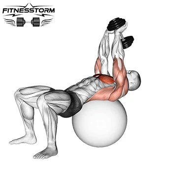 Sportif de 40 ans réalisant un dumbbell pullover avec haltères réglables FitnesStorm, sculptant poitrine, dorsaux et tronc en seulement 3 minutes.