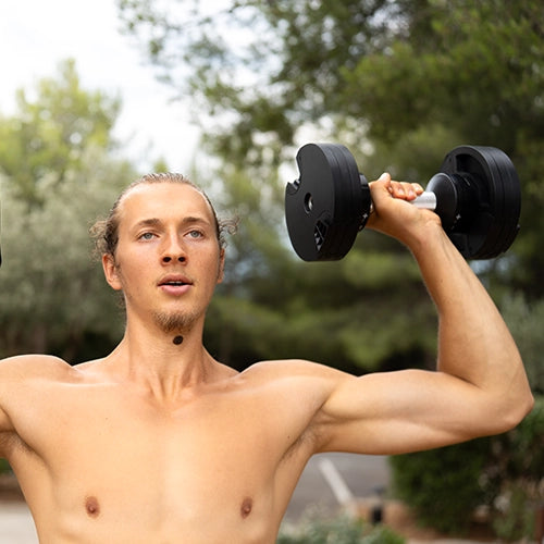 Démonstration 06 : épaules développé avec haltères réglables FITNESSSTORM par Marian, pour renforcer les bras à domicile.